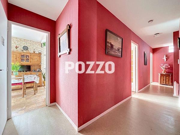 A vendre : Immeuble de 3 appartements loués à Saint-Martin-de-Bréhal (50290), 50m de la place BREHAL
