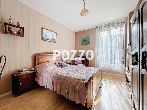 A vendre : Immeuble de 3 appartements loués à Saint-Martin-de-Bréhal (50290), 50m de la place BREHAL