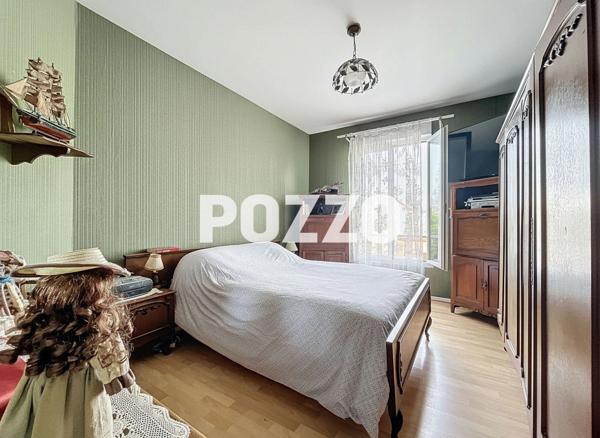 A vendre : Immeuble de 3 appartements loués à Saint-Martin-de-Bréhal (50290), 50m de la place BREHAL