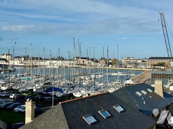 Appartement T1 bis - 25 m² - Vue bassin - Proche gare

Situé à proximité immédiate de la gare...