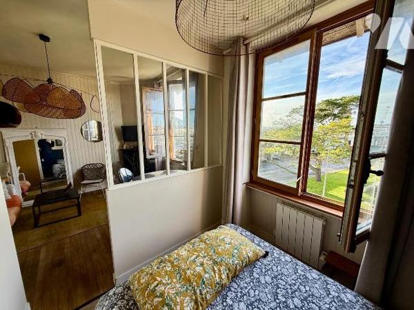 Appartement T1 bis - 25 m² - Vue bassin - Proche gare

Situé à proximité immédiate de la gare...