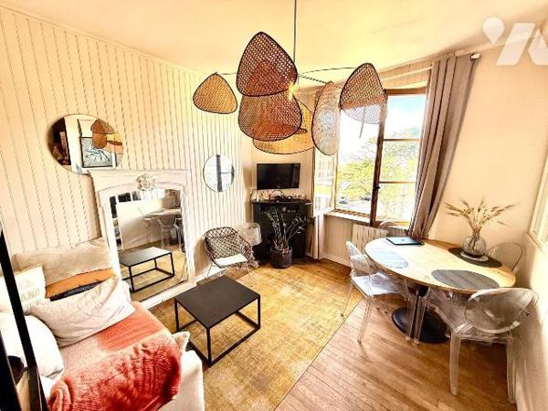 Appartement T1 bis - 25 m² - Vue bassin - Proche gare

Situé à proximité immédiate de la gare...