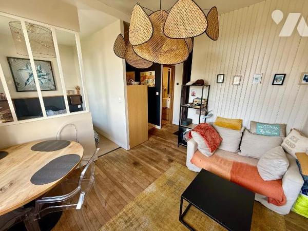 Appartement T1 bis - 25 m² - Vue bassin - Proche gare

Situé à proximité immédiate de la gare...