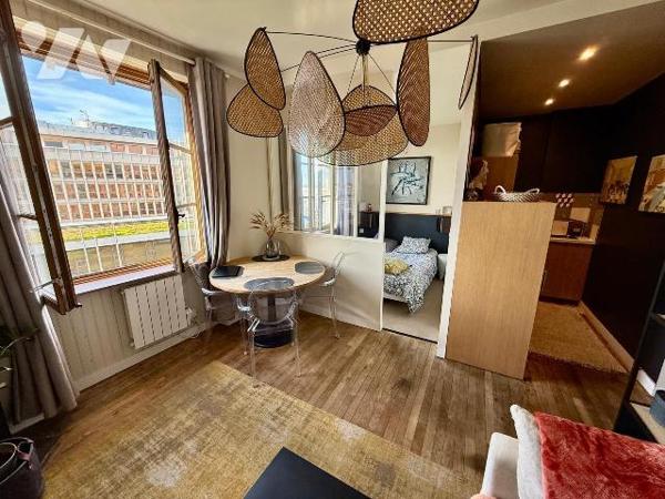 Appartement T1 bis - 25 m² - Vue bassin - Proche gare

Situé à proximité immédiate de la gare...