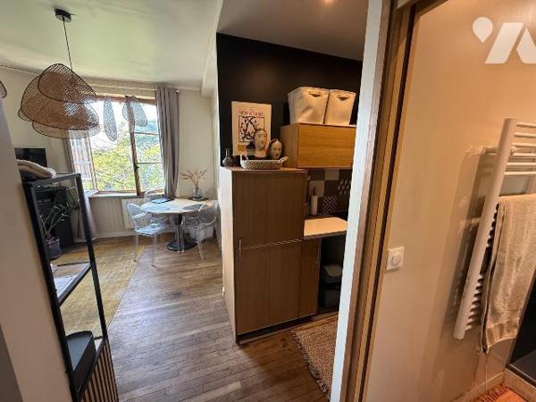 Appartement T1 bis - 25 m² - Vue bassin - Proche gare

Situé à proximité immédiate de la gare...