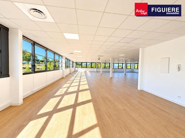 EXCLUSIVITÉ - IMMEUBLE INDEPENDANT DE BUREAUX DANS UN PARC TERTIAIRE D'EXCEPTION
