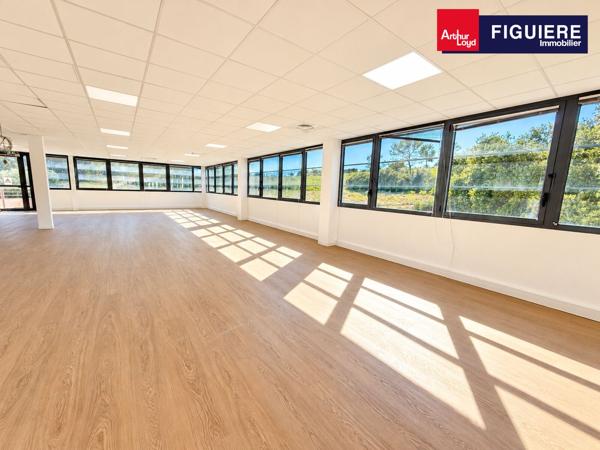 EXCLUSIVITÉ - IMMEUBLE INDEPENDANT DE BUREAUX DANS UN PARC TERTIAIRE D'EXCEPTION