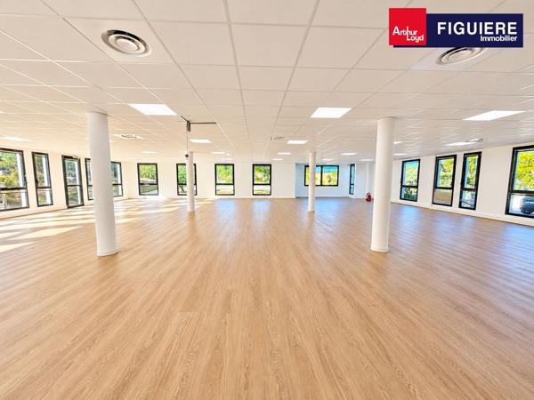 EXCLUSIVITÉ - IMMEUBLE INDEPENDANT DE BUREAUX DANS UN PARC TERTIAIRE D'EXCEPTION