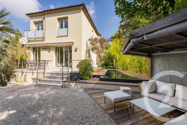 Maison à vendre  8 pièces - 238,36 m 2   NICE  - 06