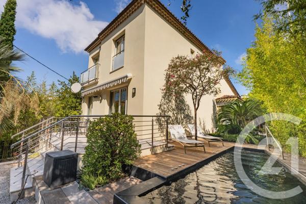 Maison à vendre  8 pièces - 238,36 m 2   NICE  - 06