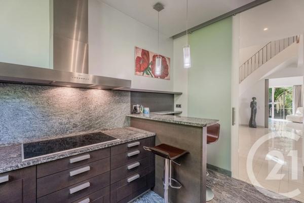 Maison à vendre  8 pièces - 238,36 m 2   NICE  - 06