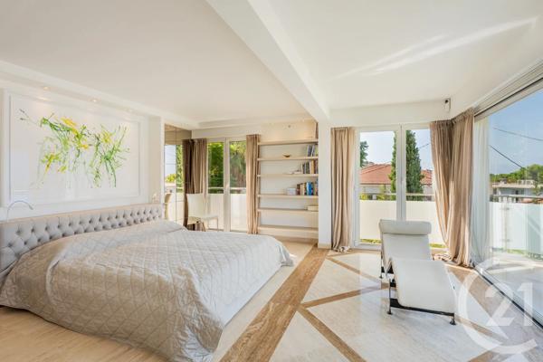 Maison à vendre  8 pièces - 238,36 m 2   NICE  - 06