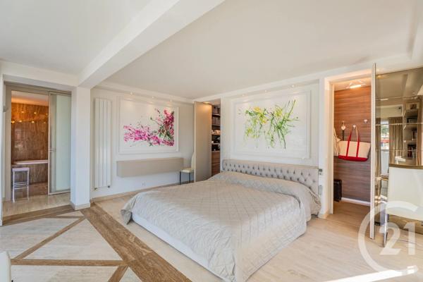Maison à vendre  8 pièces - 238,36 m 2   NICE  - 06