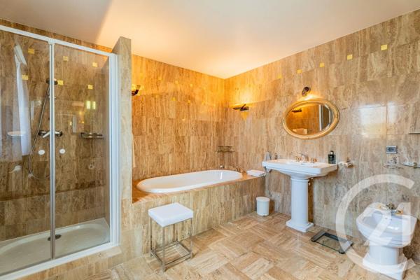 Maison à vendre  8 pièces - 238,36 m 2   NICE  - 06