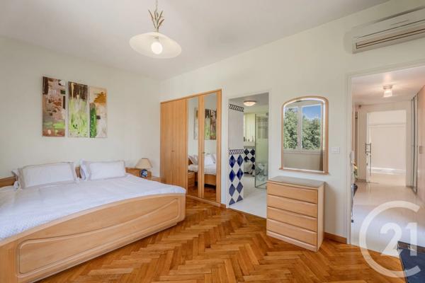Maison à vendre  8 pièces - 238,36 m 2   NICE  - 06