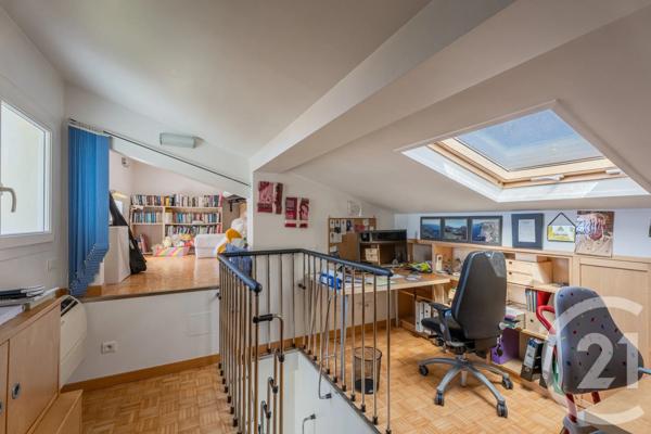Maison à vendre  8 pièces - 238,36 m 2   NICE  - 06