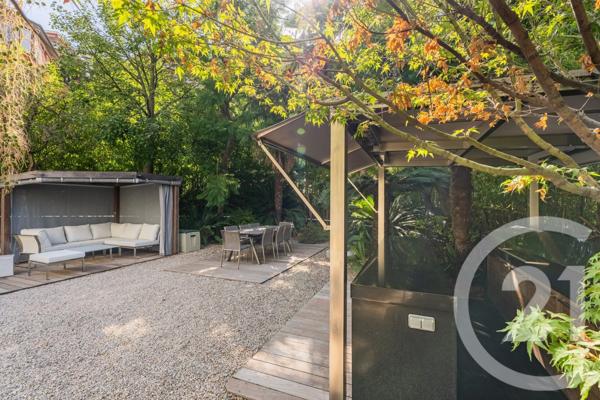 Maison à vendre  8 pièces - 238,36 m 2   NICE  - 06