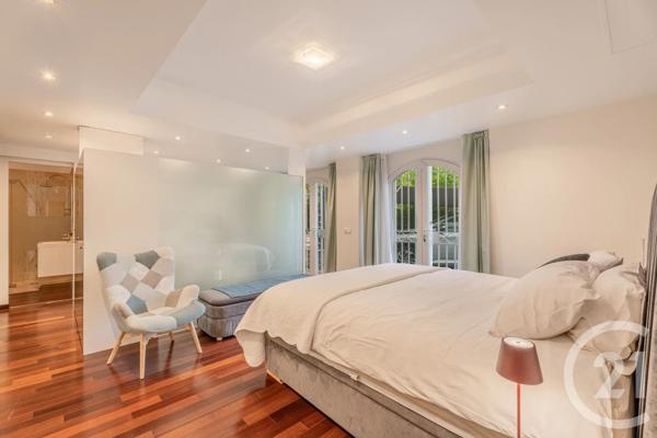 Maison à vendre  8 pièces - 238,36 m 2   NICE  - 06