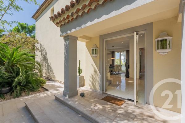 Maison à vendre  8 pièces - 238,36 m 2   NICE  - 06