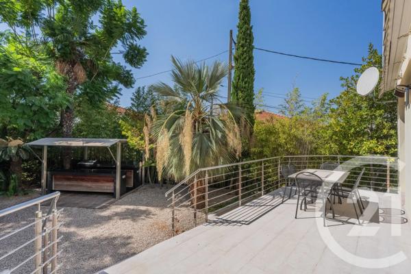 Maison à vendre  8 pièces - 238,36 m 2   NICE  - 06