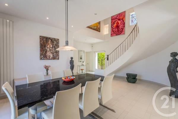 Maison à vendre  8 pièces - 238,36 m 2   NICE  - 06