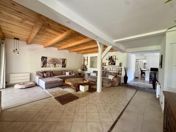 Maison en pierre 244 m², 1,2 ha arboré