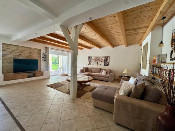 Maison en pierre 244 m², 1,2 ha arboré