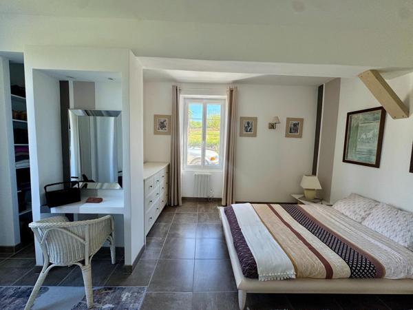 Maison en pierre 244 m², 1,2 ha arboré