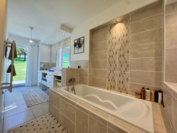 Maison en pierre 244 m², 1,2 ha arboré