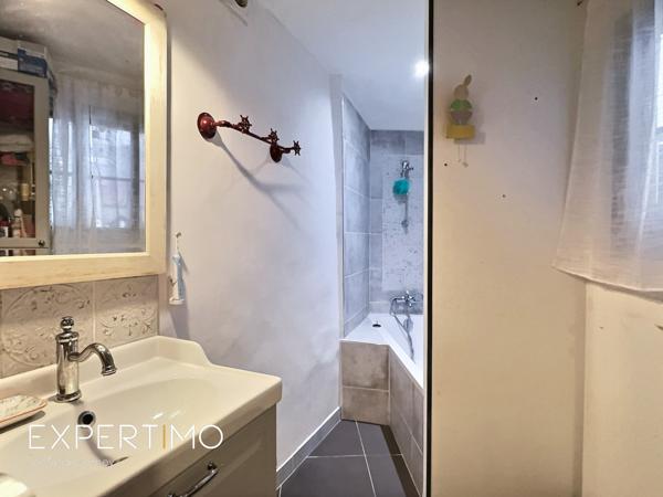 Rians (83560) Charmante maison de village avec extérieur