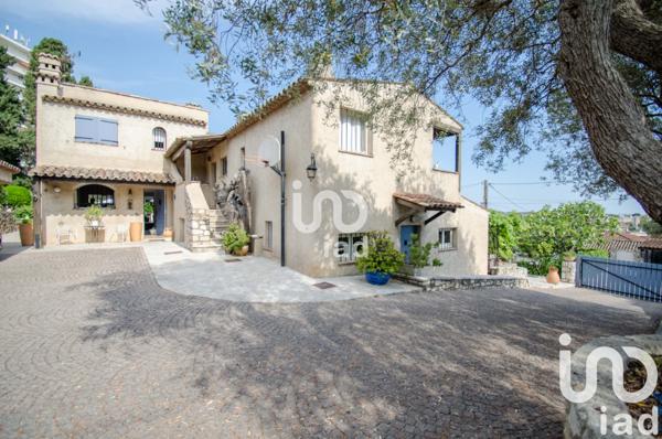 Maison à vendre 10 pièces 244 m² Antibes