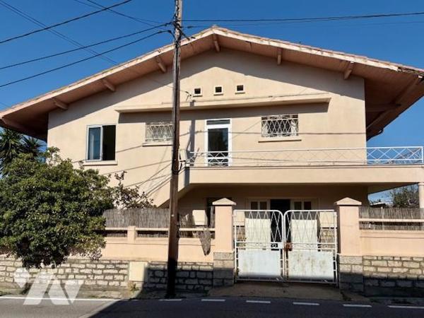 SETE villa T6 à vendre Vue étang.