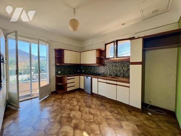 SETE villa T6 à vendre Vue étang.