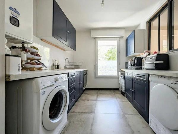 Vente                                                      Appartement
                        
                     2 pièces                      53 m2                     à Miramas