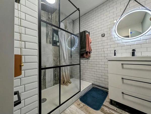 Vente                                                      Appartement
                        
                     2 pièces                      53 m2                     à Miramas