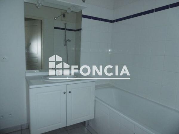 Location Appartement 3 pièces 62.3 m² - 28 AVENUE PASTEUR RESIDENCE LES SOURCES DE BEAUREPAIRE APPART B33 Chamalieres 63400