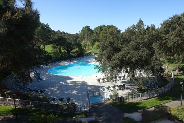 T2 + mezzanine, piscine et vue golf