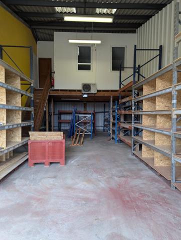 Entrepôt de stockage + Bureau - Puyricard - Réf. 471