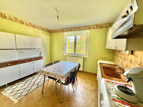 Maison avec sous-sol , situé à Saint Jean De Braye, 6 pièces, surface au sol 130m².