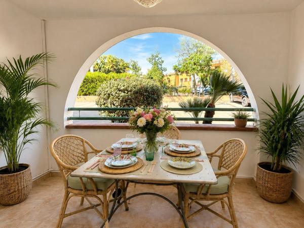 T2 avec terrasse et piscine en bord de mer