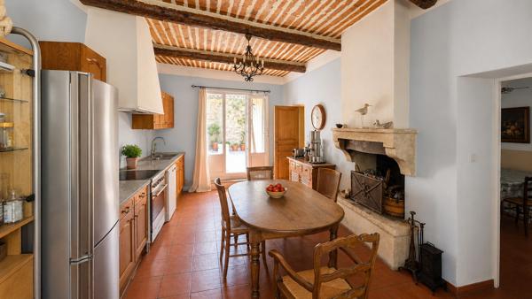 Superbe maison de village avec terrasse et cave 365 000 € H.A.I.*
