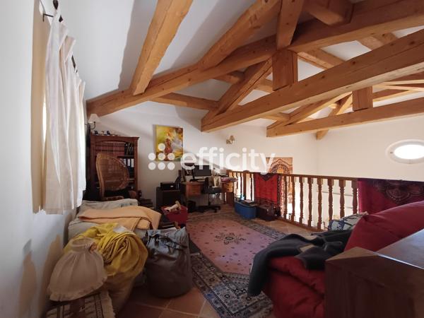 Maison
         5 pièces
        - 230 m²