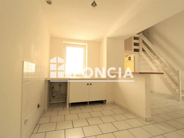 Location Studio 36 m² - 10 RUE AUGUSTE Nimes 30000