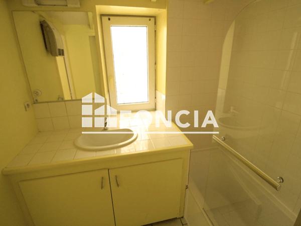 Location Studio 36 m² - 10 RUE AUGUSTE Nimes 30000