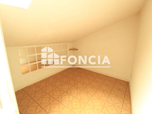 Location Studio 36 m² - 10 RUE AUGUSTE Nimes 30000