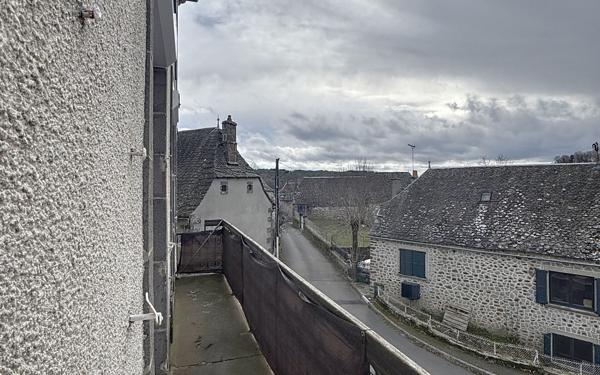 Appartement à louer    3 pièces • 64 m2 Neuvéglise