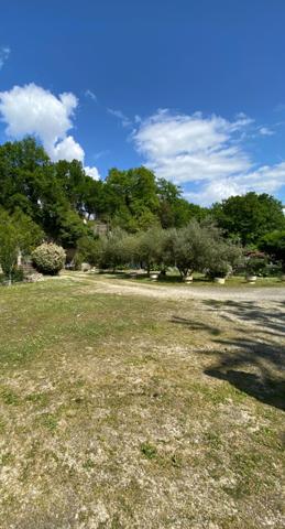 Puymoyen. Ensemble immobilier avec carrières