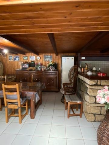 Puymoyen. Ensemble immobilier avec carrières