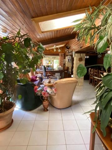 Puymoyen. Ensemble immobilier avec carrières