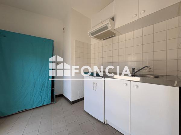 Location Studio meublé 25.8 m² - 16 RUE GRETRY Nimes 30000